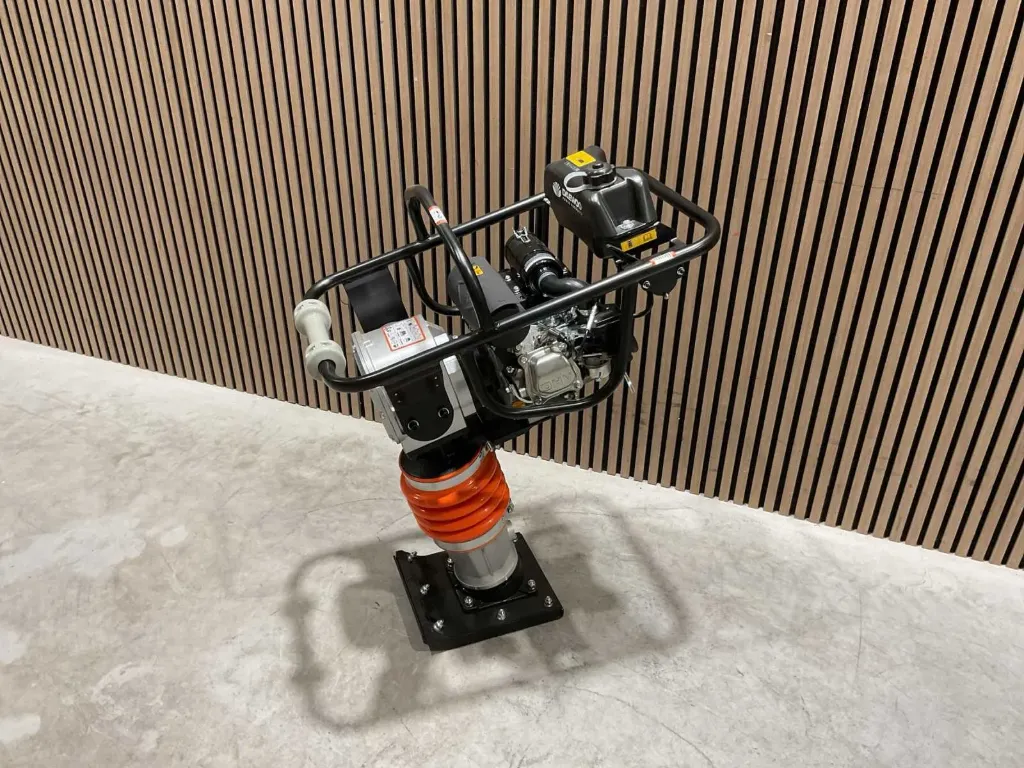 [00216] Trilpstamper 6.5pk 10kN Benzine | DARM80 | Oranje | Daewoo