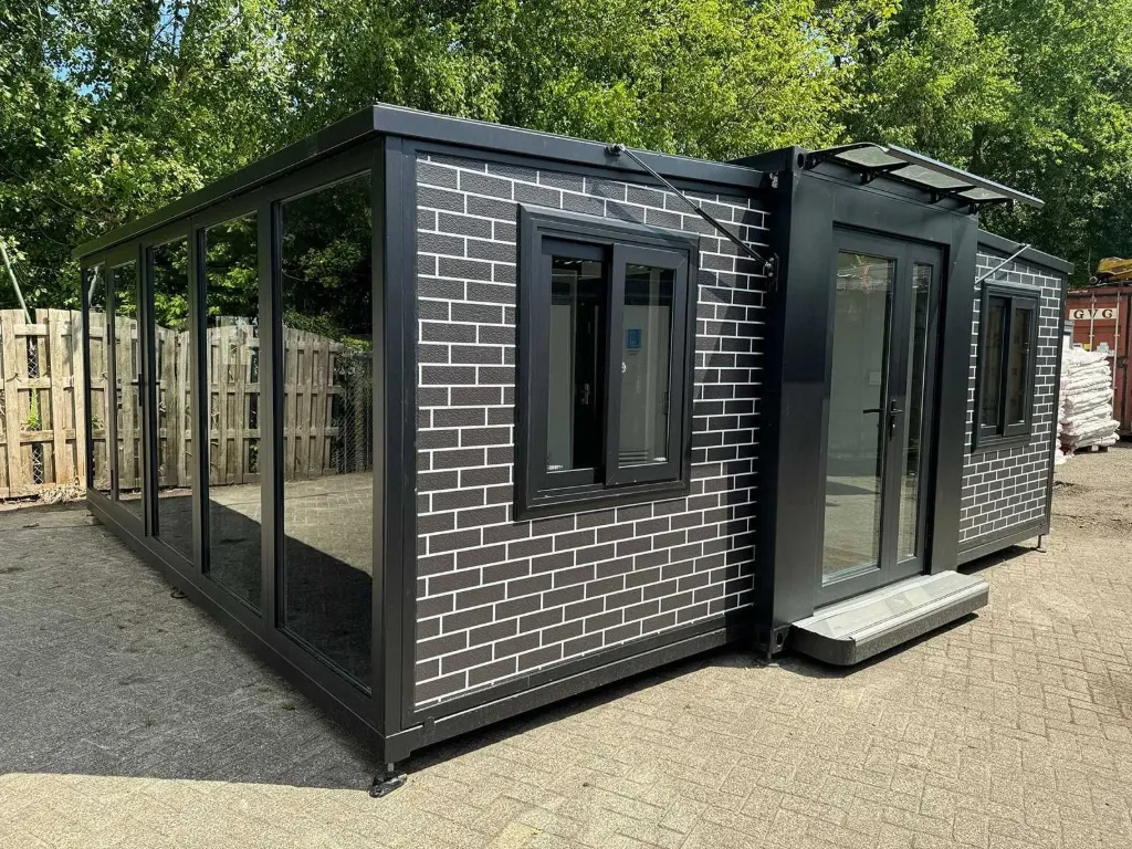 [00393] Tiny house 0206 | 36²M | Glass | Black | BK-04-0001