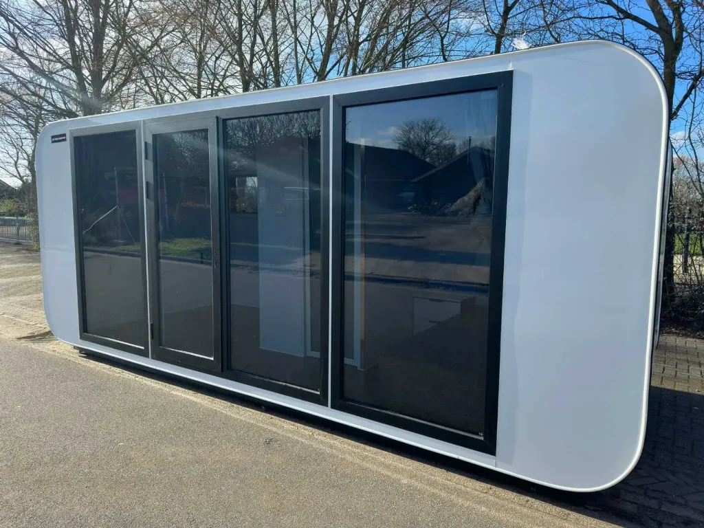 Tiny house / Studio / Office Bathroom in the middle and bed on the right | Eco 6000 A | White | Stahlworks