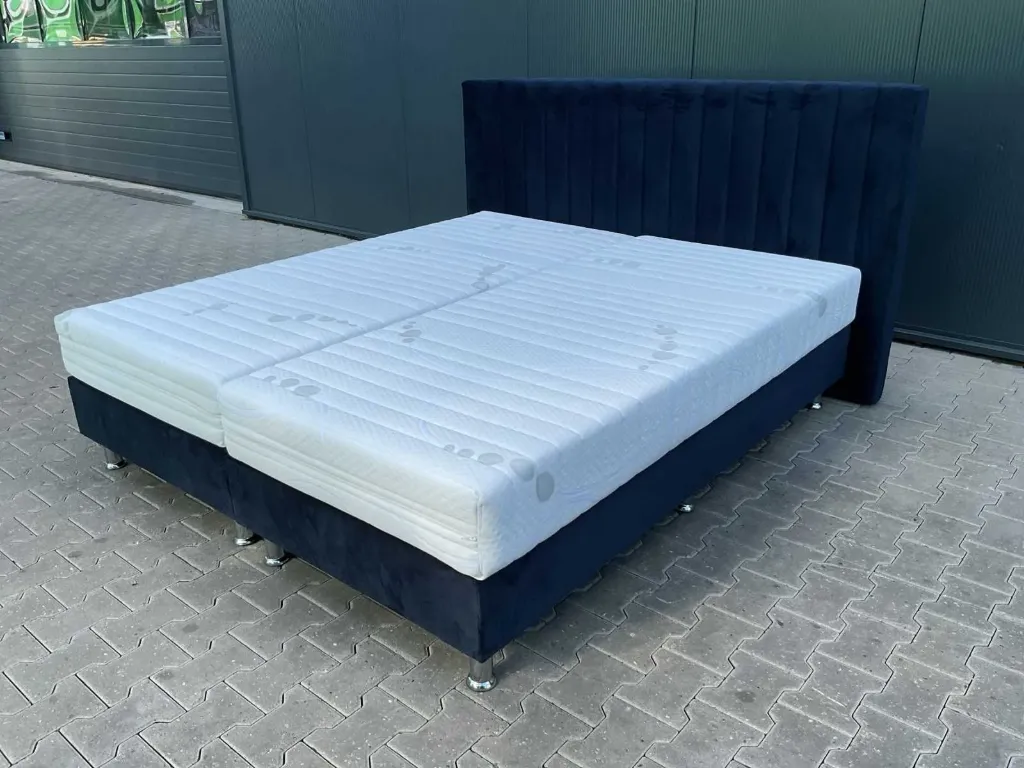 Bed | 200x180cm Blauw | Velvet